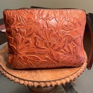 Leather wristlet- great condition